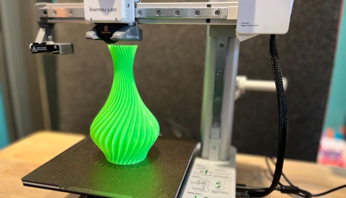 Eine grüne Vase entsteht im Laserdrucker