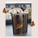 Schmetterlings-Book Nook: Ein Buch in dem Schmetterlinge stecken.