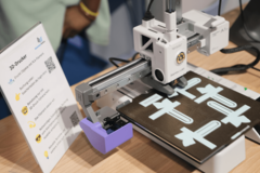 3D-Drucker beim Drucken von Lesezeichen