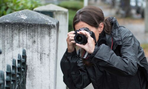 Frau fotografiert