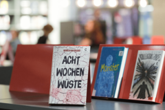 Bücher in Jugendbibliothek ausgestellt