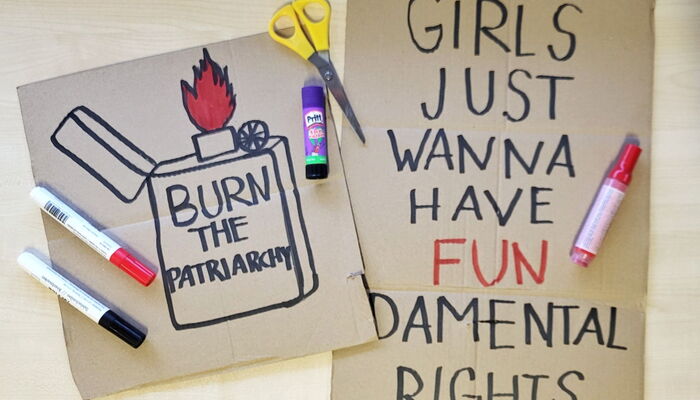 Internationaler Frauentag Demo-Schilder