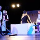 Kinder spielen Theater