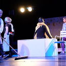Kinder spielen Theater