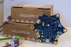 Pappkartons, Platine und Computerchips