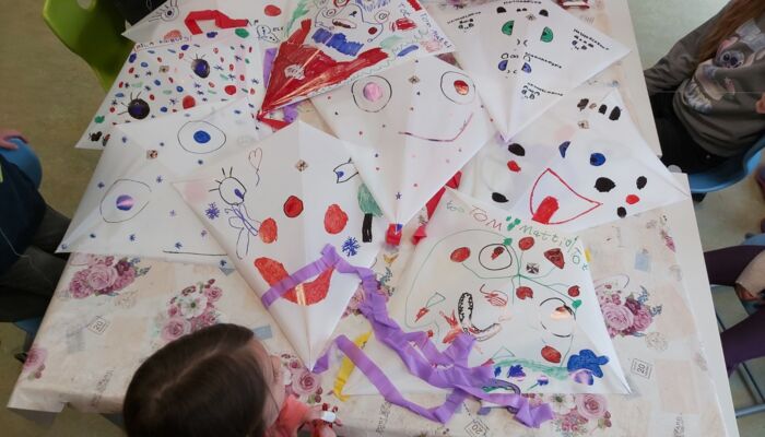 Kinder basteln Drachen
