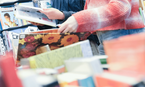 Bücher werden aufgeschlagen