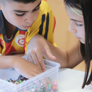 Kinder basteln mit Perlen
