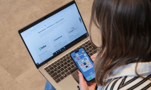 eBuecherhalle auf Laptop und Smartphone
