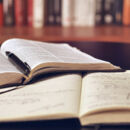 Aufgeschlagene Bücher