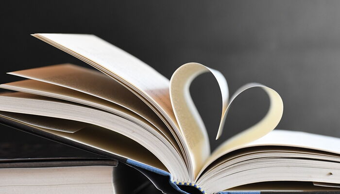 Buchseite als Herz