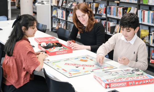 Monopoly spielen in der Bücherhalle