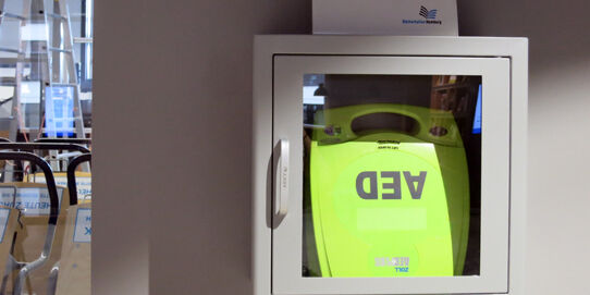 Defibrillator in der Zentralbibliothek