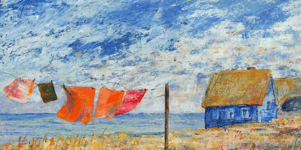 Ein Haus am Meer - Wäsche flattert auf einer Leine im Wind