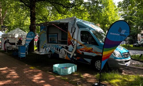 Promobus der Bücherhallen auf Straßenfest