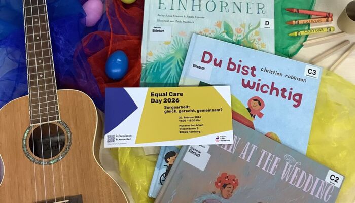 Bücher und Gitarre