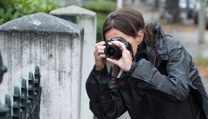 Frau fotografiert