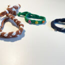 Drei upgecycelte Armbänder