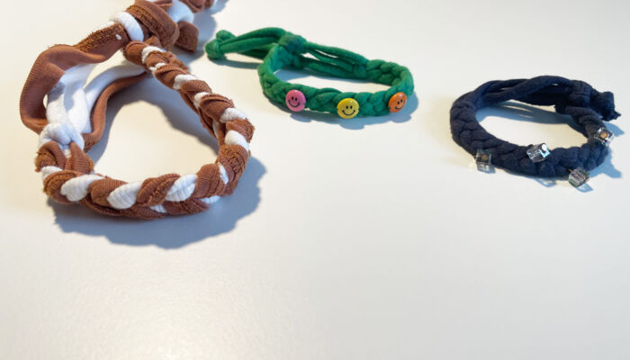 Drei upgecycelte Armbänder