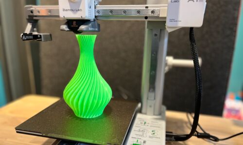 Eine grüne Vase entsteht im Laserdrucker