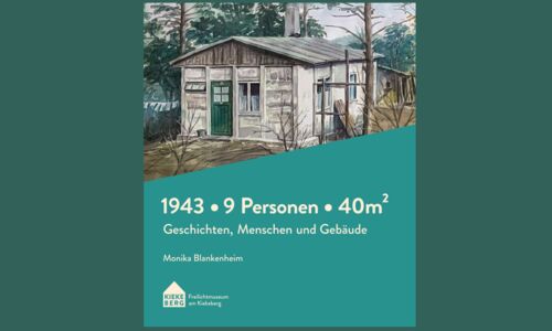 Buchcover "1943 9 Personen 40m²". Untere Hälfte des Covers ist Grün und beinhaltet den Titel. Oberhalb ist ein Gemälde von einem Behelfsheim.