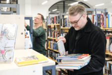 stöbern im Bücherflohmarkt