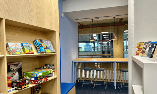 Innenansicht Bücherhalle Altona im Mercado