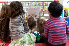 Vorlesende Kinder