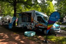 Promobus der Bücherhallen auf Straßenfest