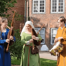 Musikgruppe TriScurria, drei Frauen mit mittelalterlichen Instrumenten