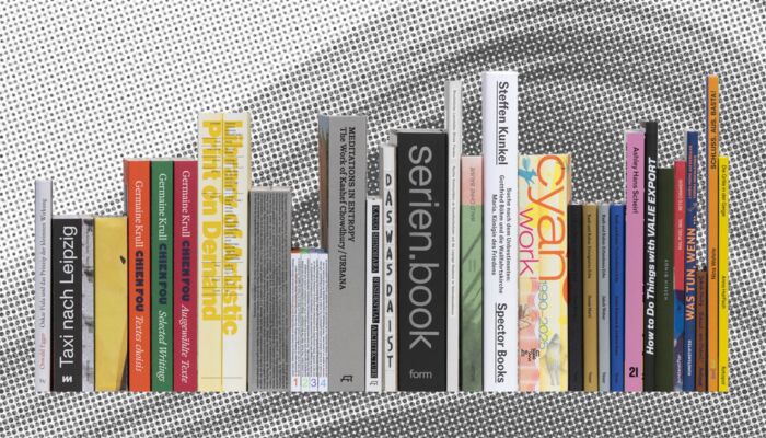 Bild zeigt Bücher nebeneinander aufgereiht