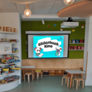 Kinderbibliothek für ein Bilderbuchkino vorbereitet