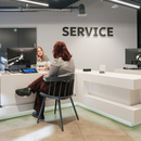 Service Situation mit zwei Personen in der Zentralbibliothek