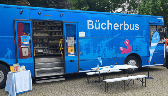 Bücherbus von außen.