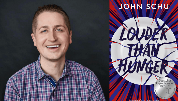 Eine Collage: links ist ein Foto des Autors John Schu zu sehen, auf dem er lächelnd in die Kamera blickt. Rechts das Cover seines Jugendromans "Louder than hunger".