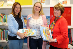 Kinderbuchautorin Olha Duzhak, Bibliothekarin Ronja Sommer und Kinderbuchautorin Ursel Scheffler