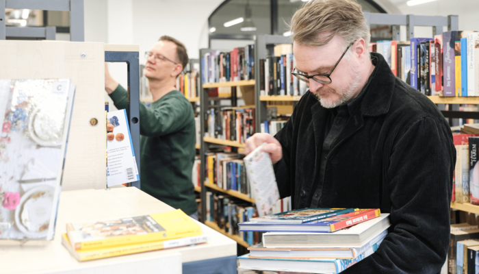 stöbern im Bücherflohmarkt