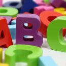 Holzbuchstaben A, B und C