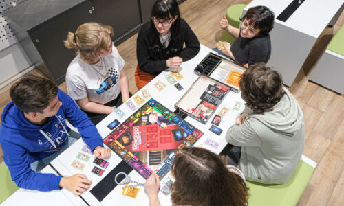 Spielende Personen