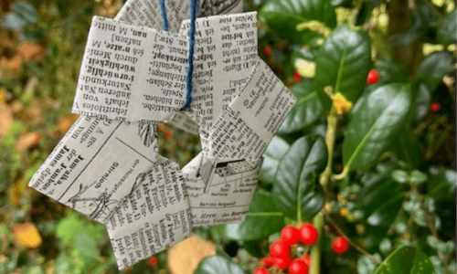Papiersternanhänger an einem Busch