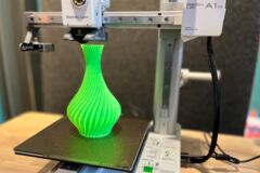 Eine grüne Vase entsteht im Laserdrucker