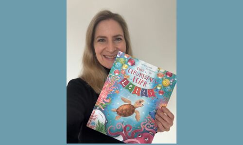 Die Autorin Verena Linde mit ihrem Buch "Eine Geburtstagsfeier für Letti"