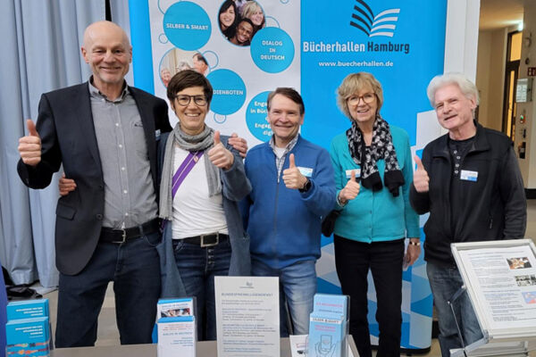 Ehren- und Hauptamtliche der Bücherhallen Hamburg auf der Aktivoli-Freiwilligenbörse