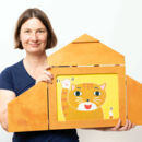 Annette Huber mit Kamishibai