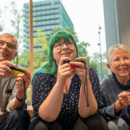 drei Personen spielen mit der Nintendo Switch