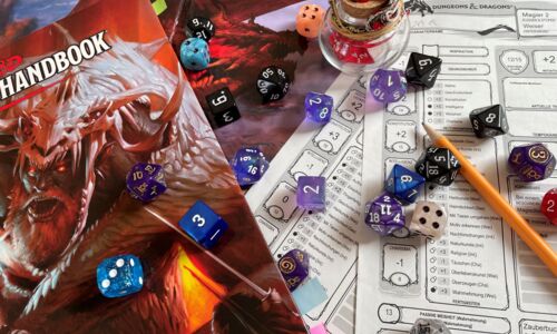 Würfel, Stifte und Anleitung für ein Pen und Paper Rollenspiel