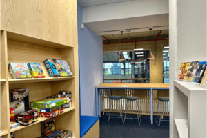 Innenansicht Bücherhalle Altona im Mercado