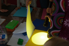 Taschenlampe in einem dunklen Raum