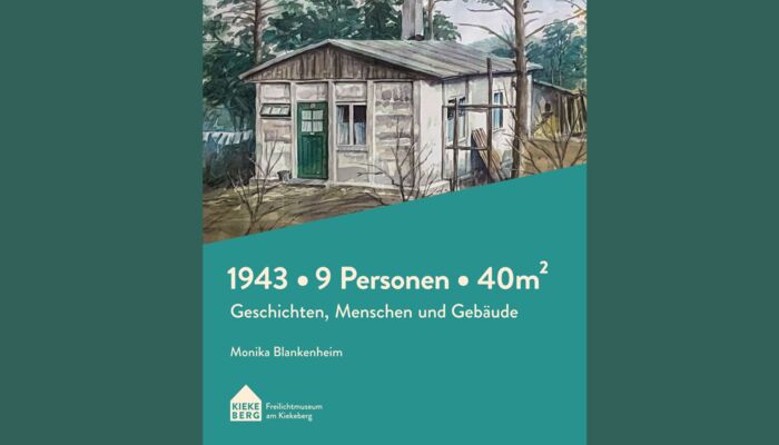 Buchcover "1943 9 Personen 40m²". Untere Hälfte des Covers ist Grün und beinhaltet den Titel. Oberhalb ist ein Gemälde von einem Behelfsheim.