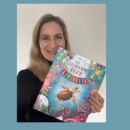 Die Autorin Verena Linde mit ihrem Buch "Eine Geburtstagsfeier für Letti"